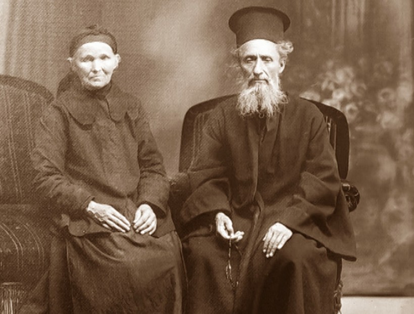 Священникъ, по изображенію его въ болгарскомъ журн. – «Церковенъ Вѣстникъ». Типы сельскихъ матушекъ, приводимые въ журналѣ – «Душеполезное Чтеніе».