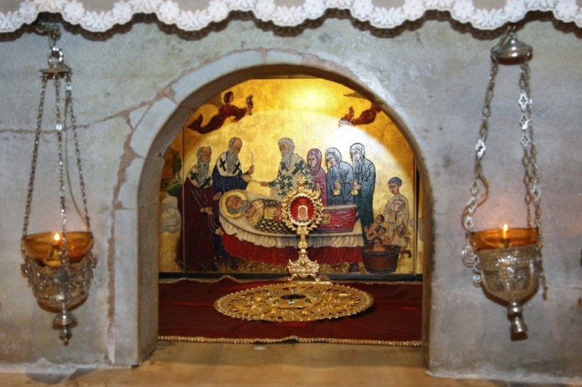 Мощи святителя Николая, епископа Мѵръ-Ликійскаго.