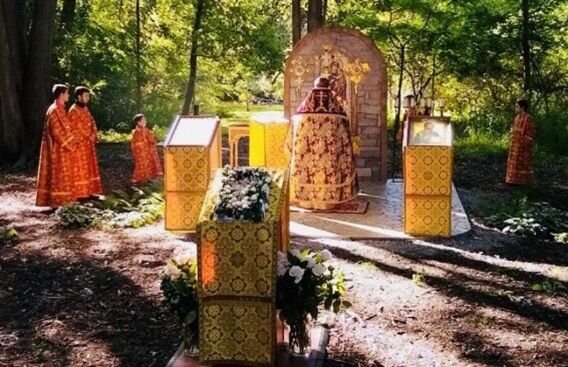 Миссіонеръ-священникъ Ѳеодосій Воловей – Можно-ли служить божественную литургію на дворѣ?