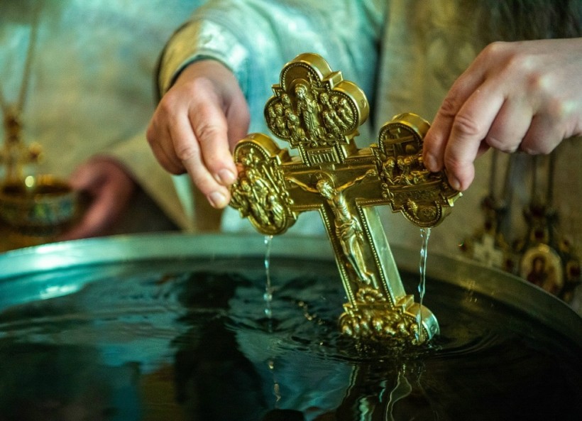 Протоіерей Іоаннъ Поспѣловъ – Исцѣленіе иновѣрнаго младенца освященною Богоявленскою водою.